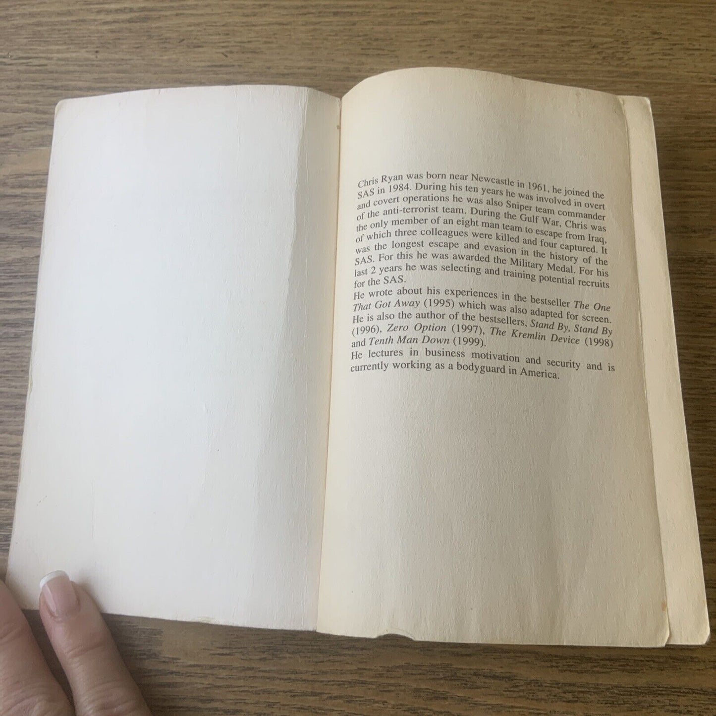 PB Book STAND BY STAND BY Chris Ryan Small 1997 Australia