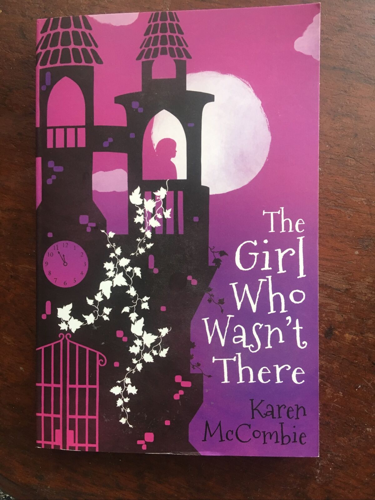 PB Book THE GIRL WHO WASN'T THERE by Karen McCombie 2014 Novel