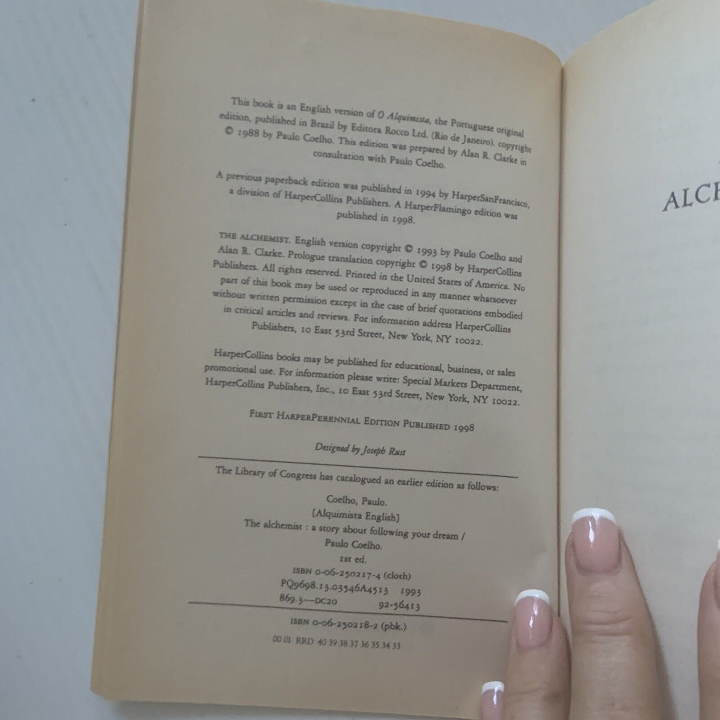 PB Book THE ALCHEMIST by Paulo Coelho 1998 Novel