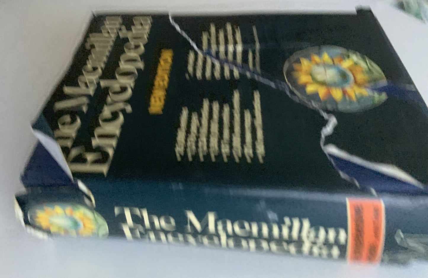 HC Book The Macmillan Encyclopedia Alan Isaacs New Edition 1986 Large Torn  DJ