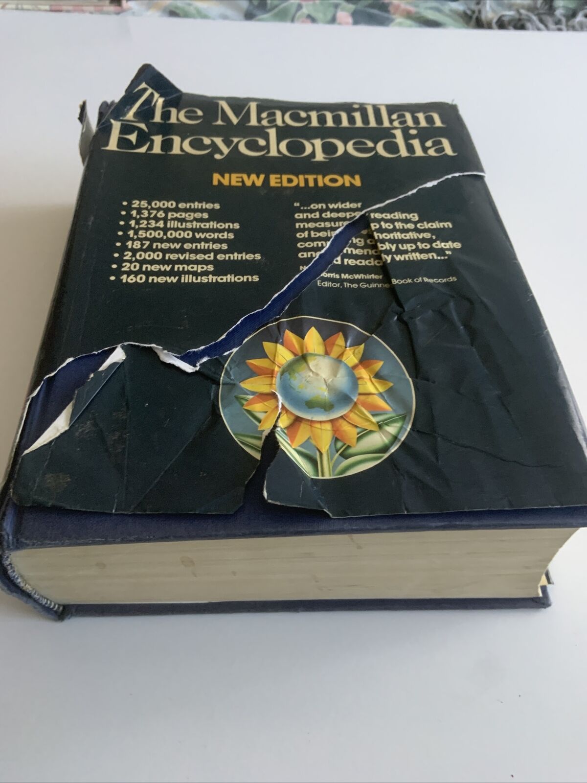 HC Book The Macmillan Encyclopedia Alan Isaacs New Edition 1986 Large Torn  DJ
