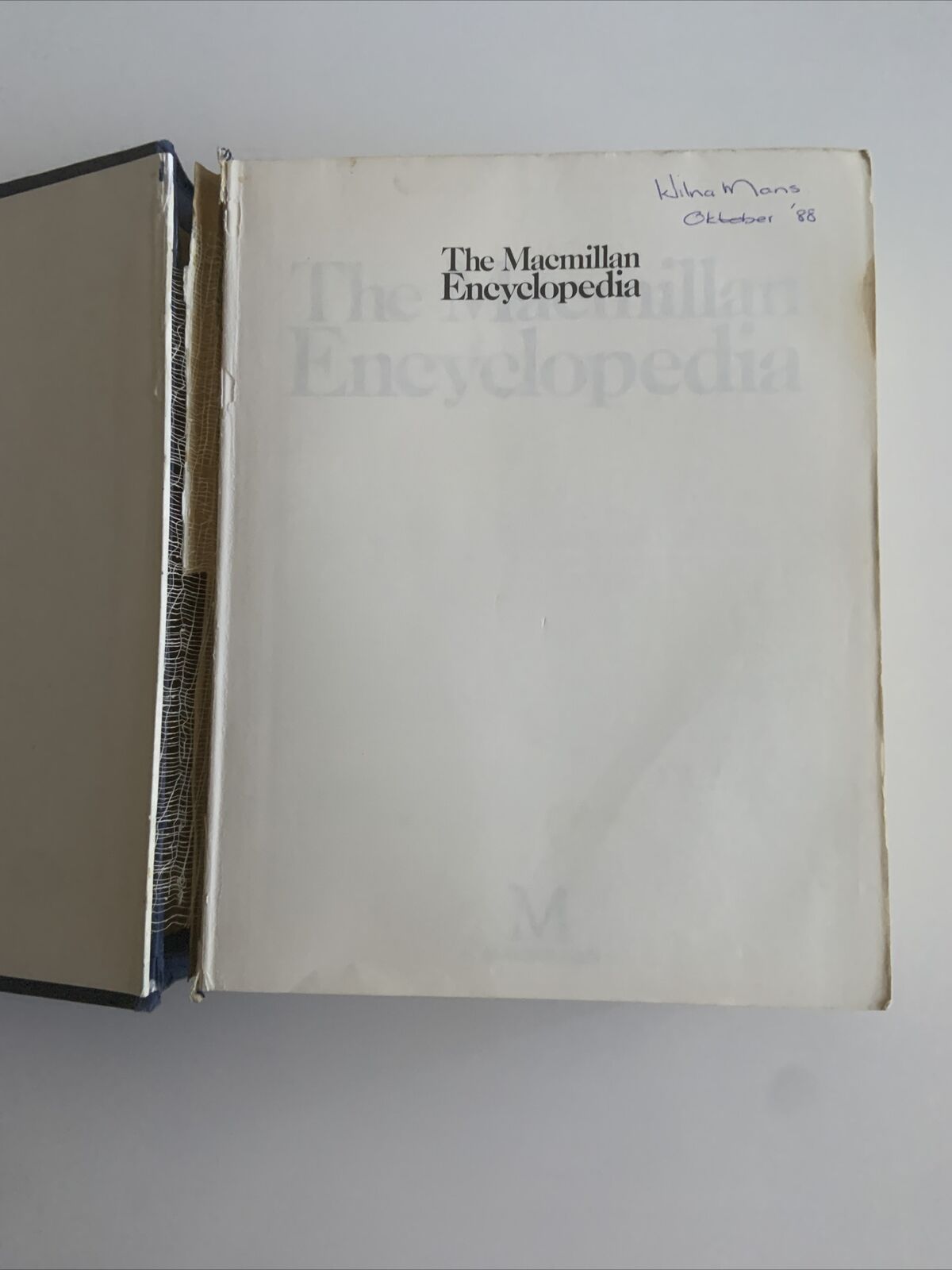 HC Book The Macmillan Encyclopedia Alan Isaacs New Edition 1986 Large Torn  DJ
