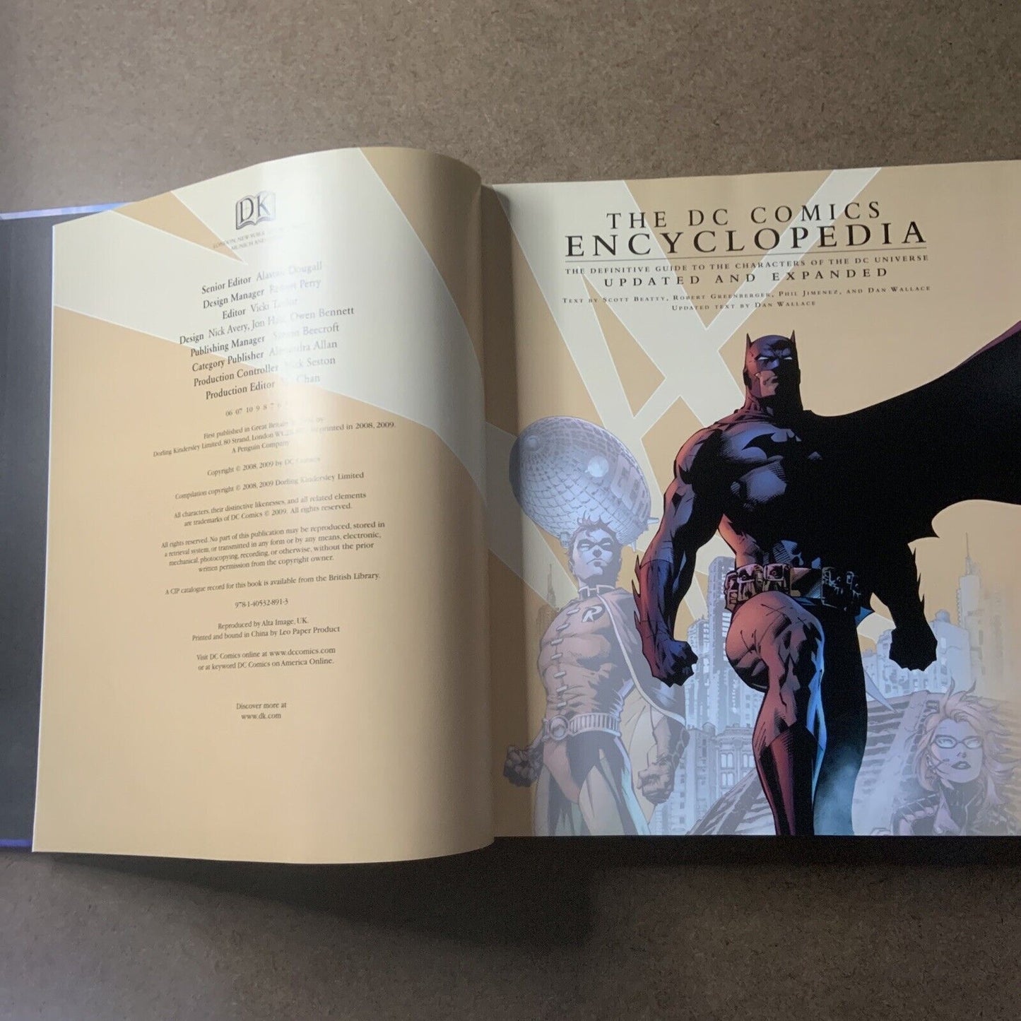 The DC Comics Encyclopedia Updated Expanded Coffee Table Book Large HC 2009