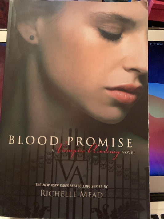 PB BLOOD PROMISE Vampire Academy Series #4 by Richelle Mead Large 2009 Australia