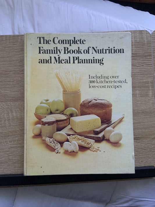 HC The Complete Family Book of Nutrition & Planning Meal W Harding Le Riche 1976