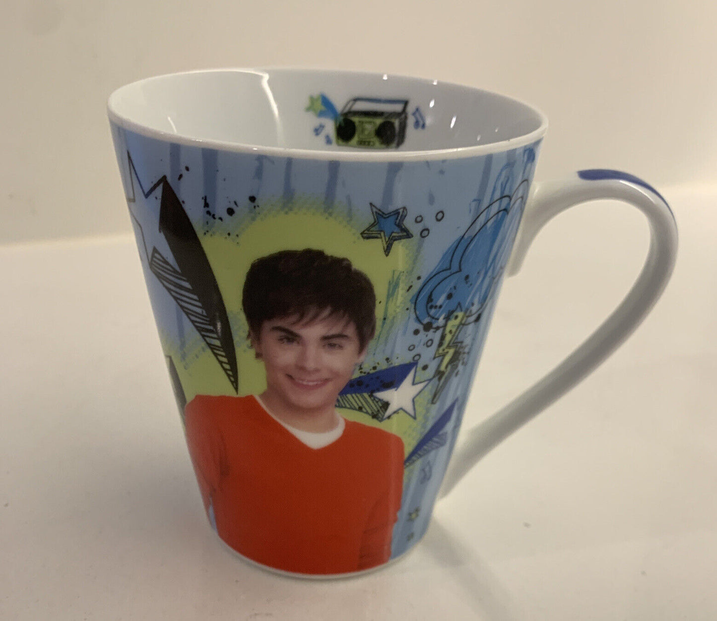 Mug HIGH SCHOOL MUSICAL Disney Coffee Tea Bright Ceramic Collectable Zac Efron
