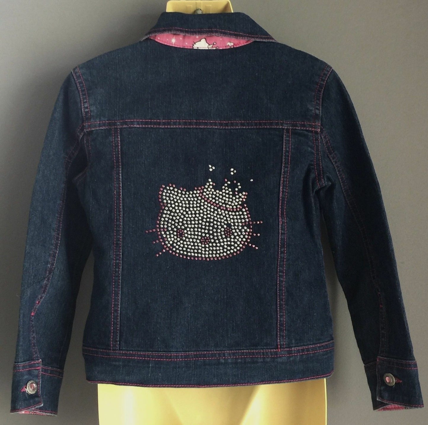 Girls HELLO KITTY Jacket Dark Denim Jacket Back Stud Motif Size 5 Sanrio Evy NEW