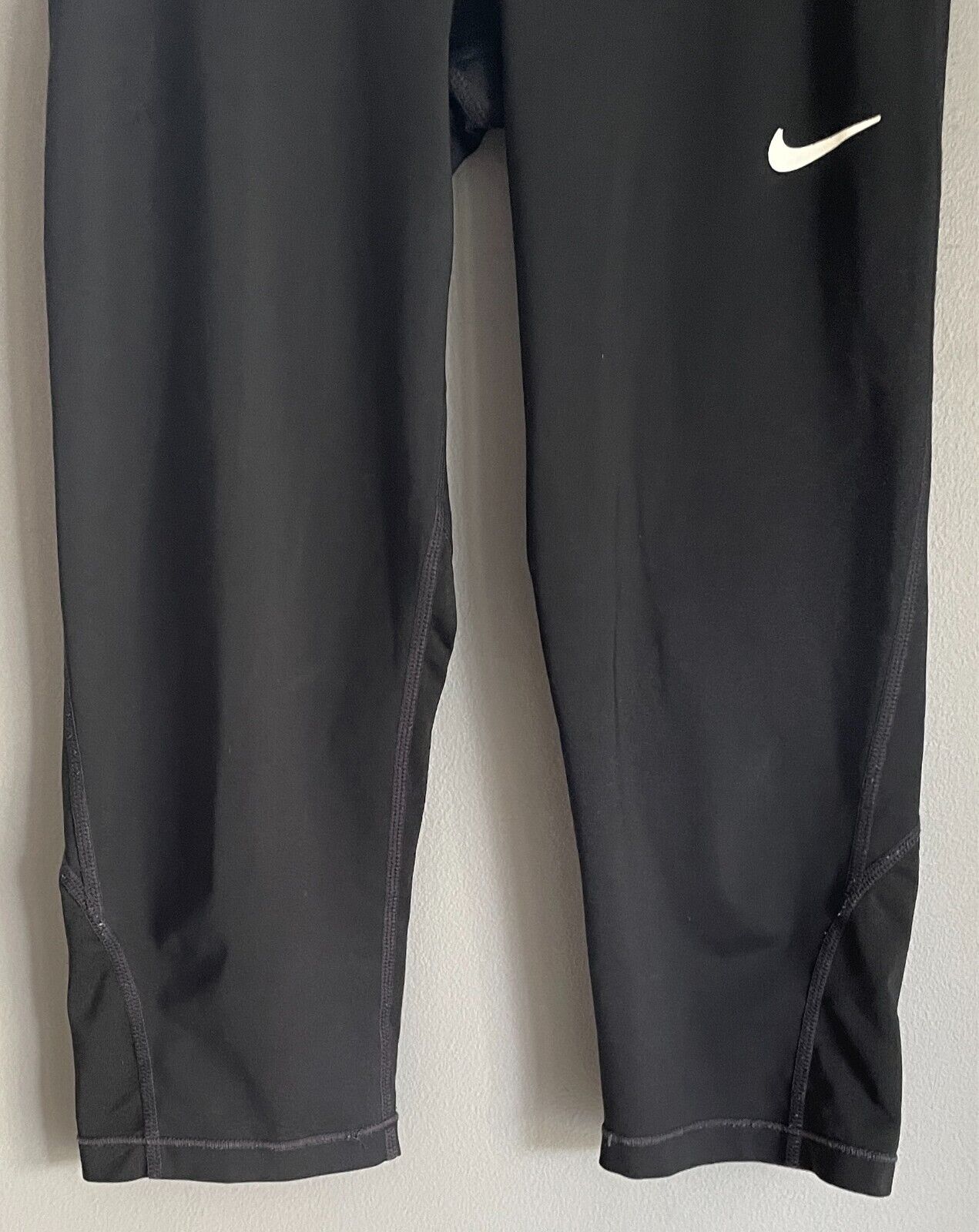 Girl's NIKE PRO Black Capri Leggings Size XL 13 - 15 Years Stretch Elastic Waist
