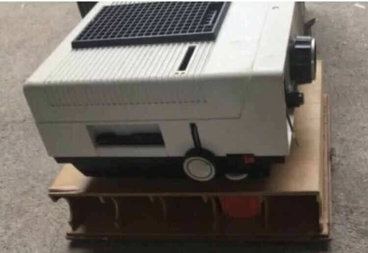 Vintage BRAUN PAXIMAT DELUXE SLIDE PROJECTOR in Case Slide Cartridge Storage Box