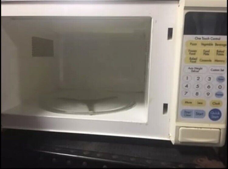 LG MICROWAVE OVEN - MS 262MCE Pickup Leichhardt 2040 Or Vincentia 2540