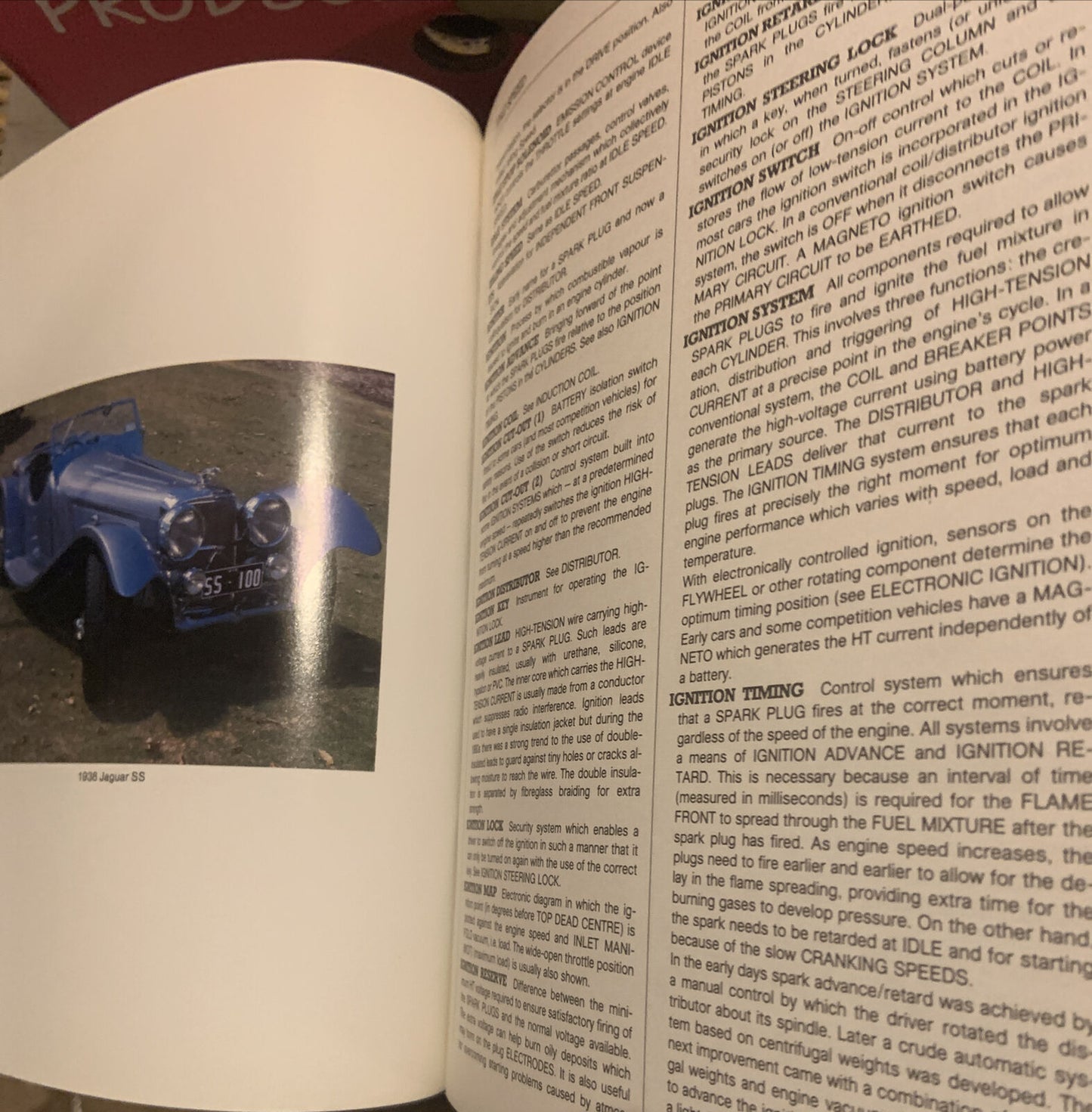 HC The Macquarie DICTIONARY of Motoring Pedr Davis Thick DJ Glossy Car Pics 1986