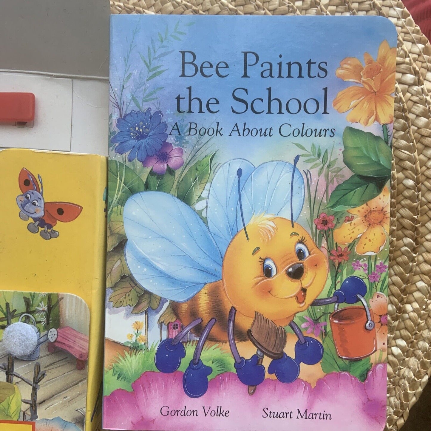 2004 Learn with Bee 4X BOARD BOOK Colours Numbers Shapes Opposites inscribed
