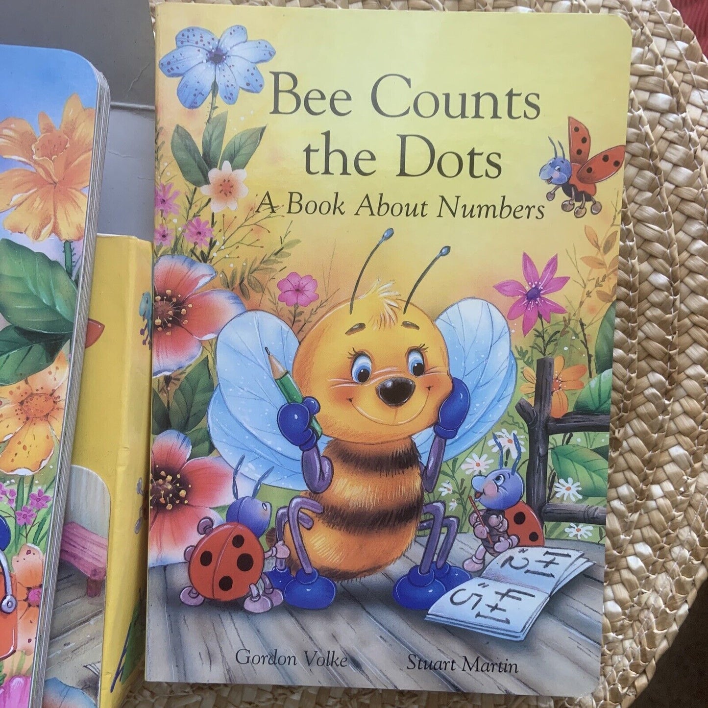 2004 Learn with Bee 4X BOARD BOOK Colours Numbers Shapes Opposites inscribed