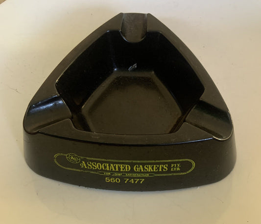 ASHTRAY Associated Gaskets 5607477 Melbourne Black Triangle Melamine Vintage