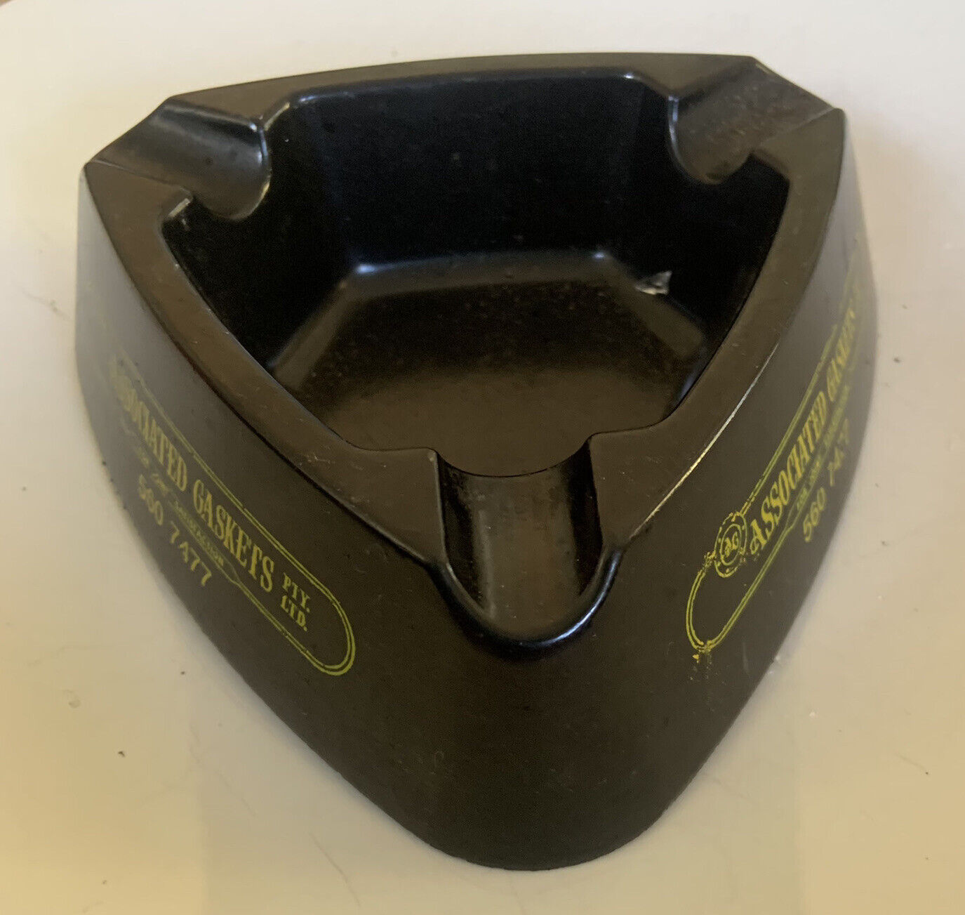 ASHTRAY Associated Gaskets 5607477 Melbourne Black Triangle Melamine Vintage