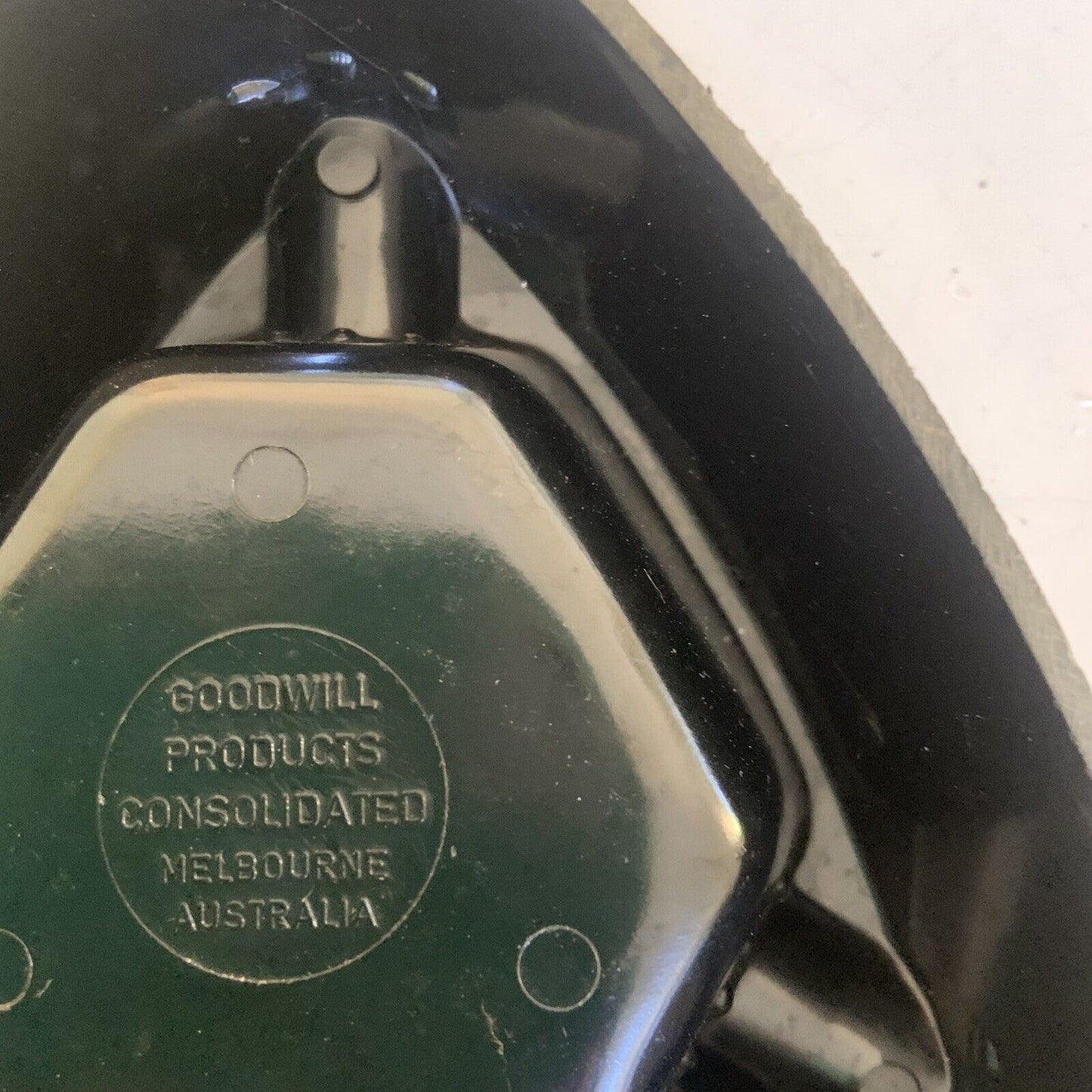 ASHTRAY Associated Gaskets 5607477 Melbourne Black Triangle Melamine Vintage