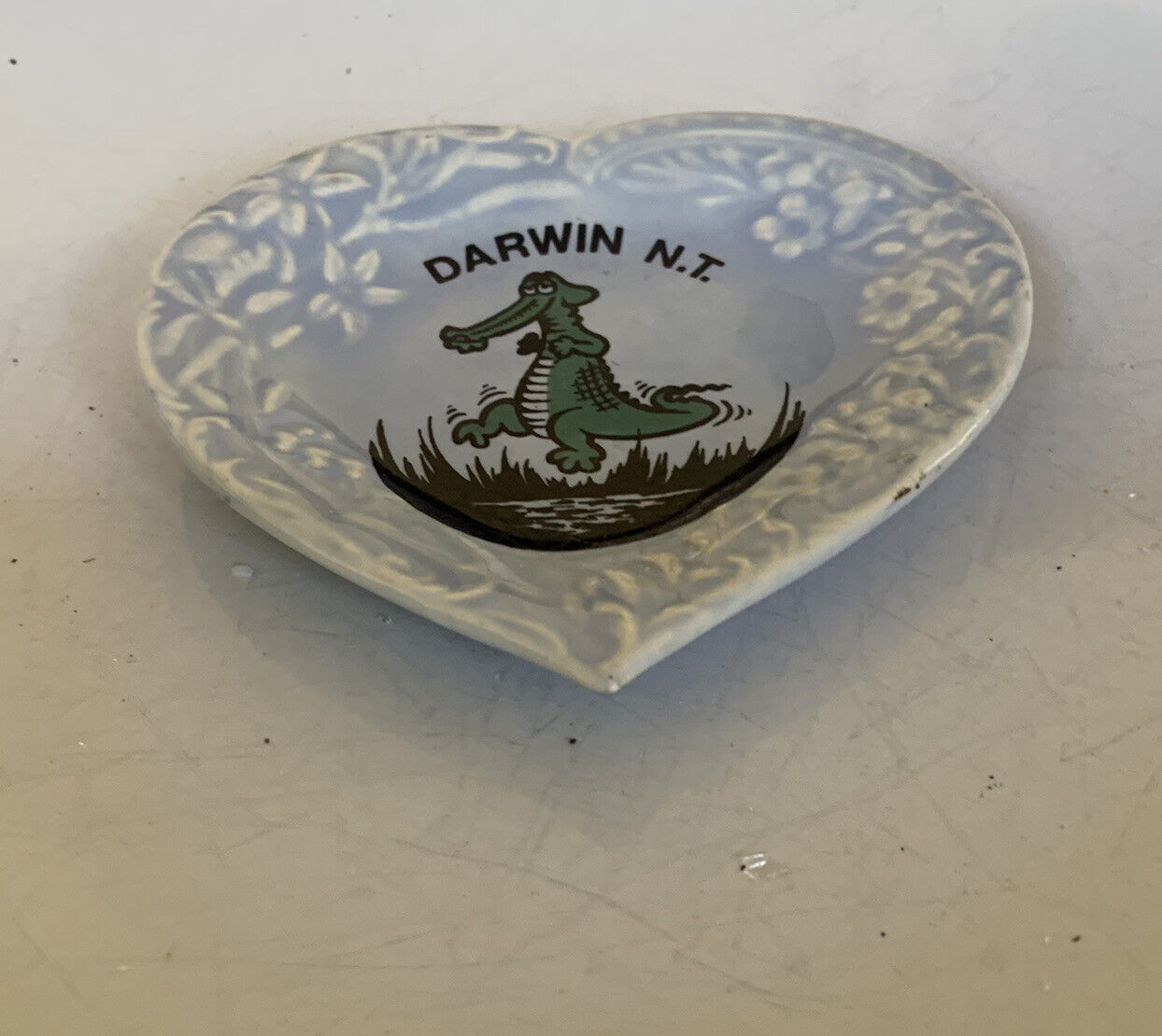 ASHTRAY DARWIN NT Pin Dish Crocodile Sonic Heart Ceramic Embossed Souvenir VTG