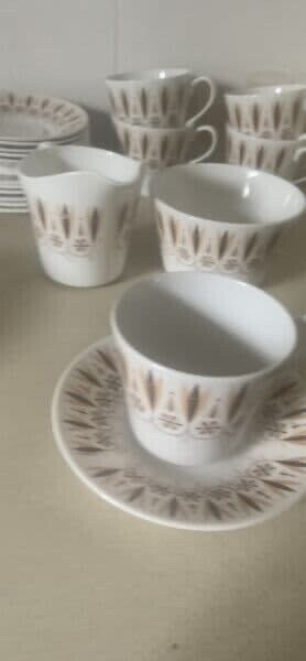 QUEEN ANNE 8655 Bone China TEA SET 19 Piece Made In  England 1 Cup Missing