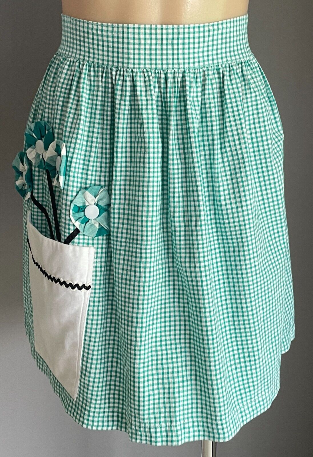 Vintage Kitchen Apron Green & White Gingham Flower Pot Pocket Waist Tie Sz 10 12