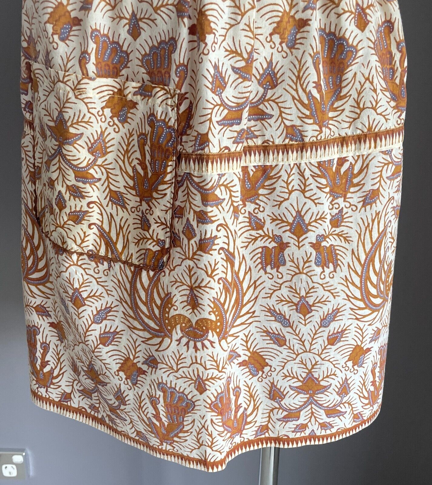 Vintage Kitchen Apron  1970’s Brown  Mauve Print Handmade Waist Tie Size 8  14