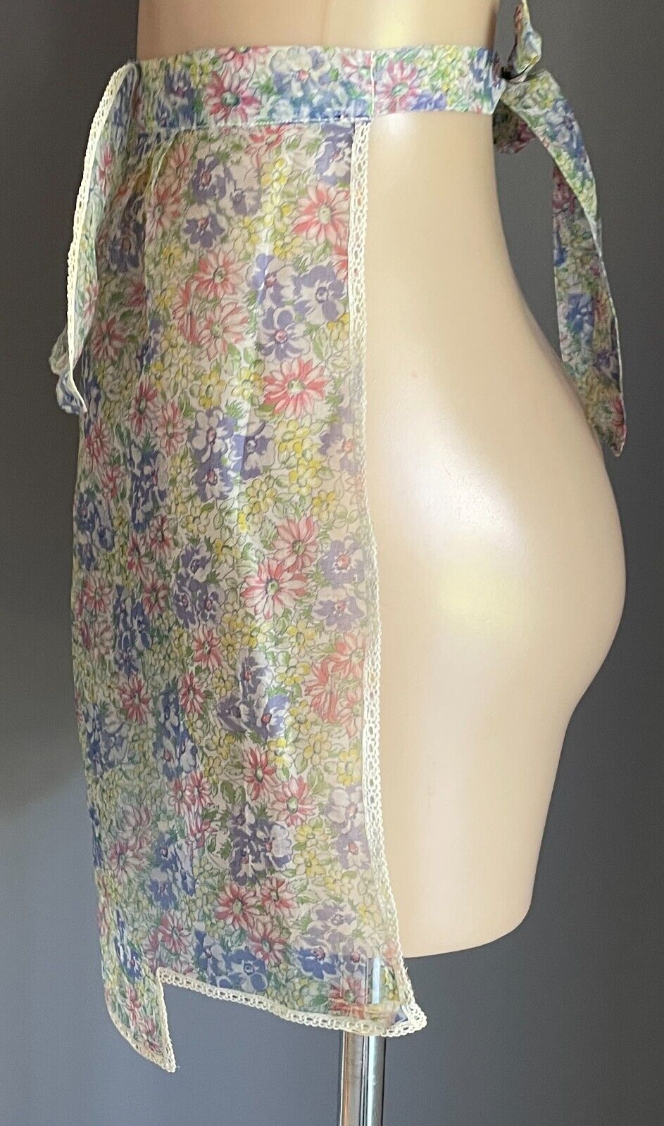 Vintage Kitchen 1940's Pastel Voile Floral Print Lace Trim Waist Tie Sz 8 12 NEW