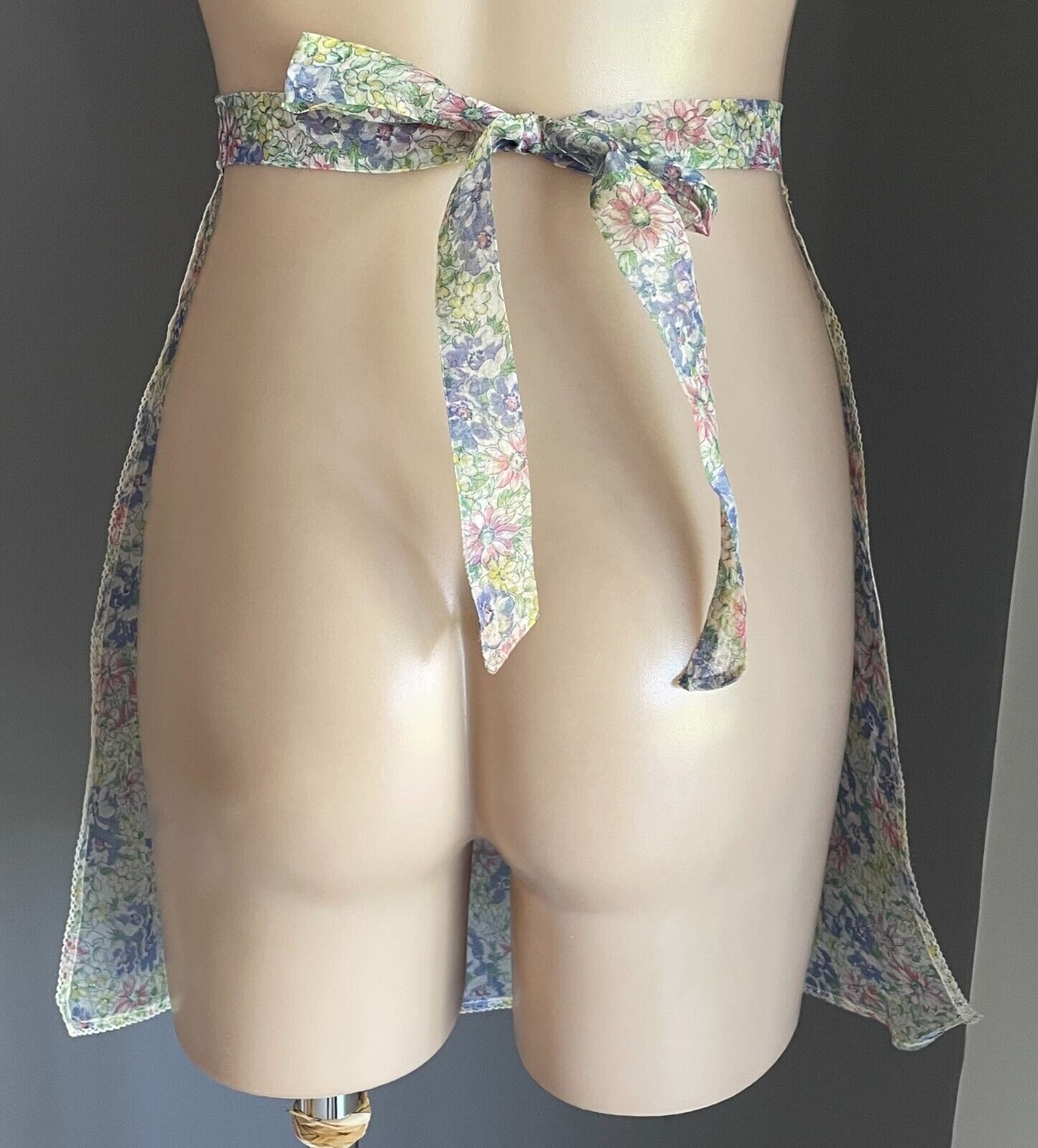 Vintage Kitchen 1940's Pastel Voile Floral Print Lace Trim Waist Tie Sz 8 12 NEW