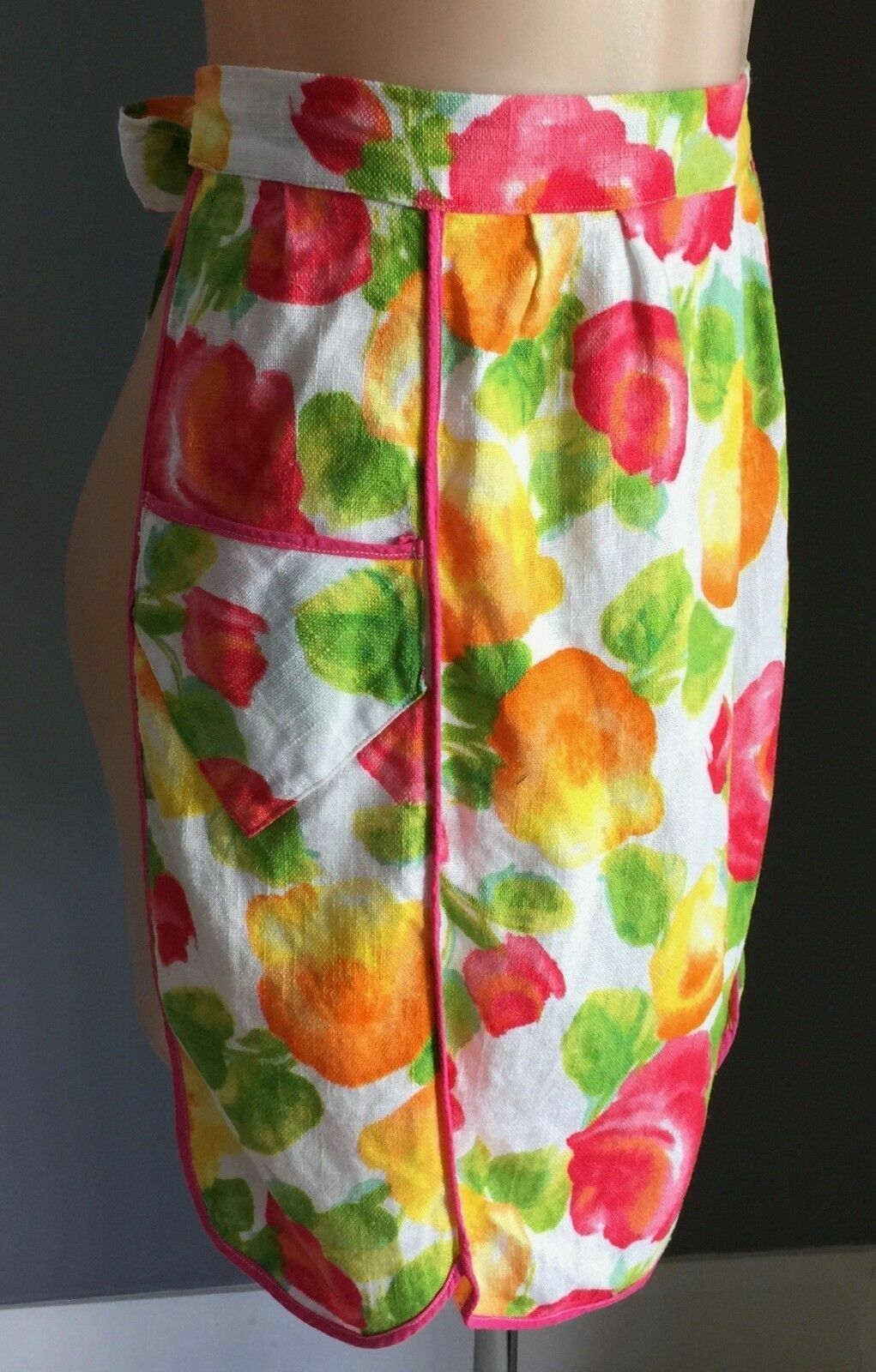 HALF APRON Vintage 1960s Bright Colour Roses 3 Petal Linen Waist Tie Sz 8 10 NEW