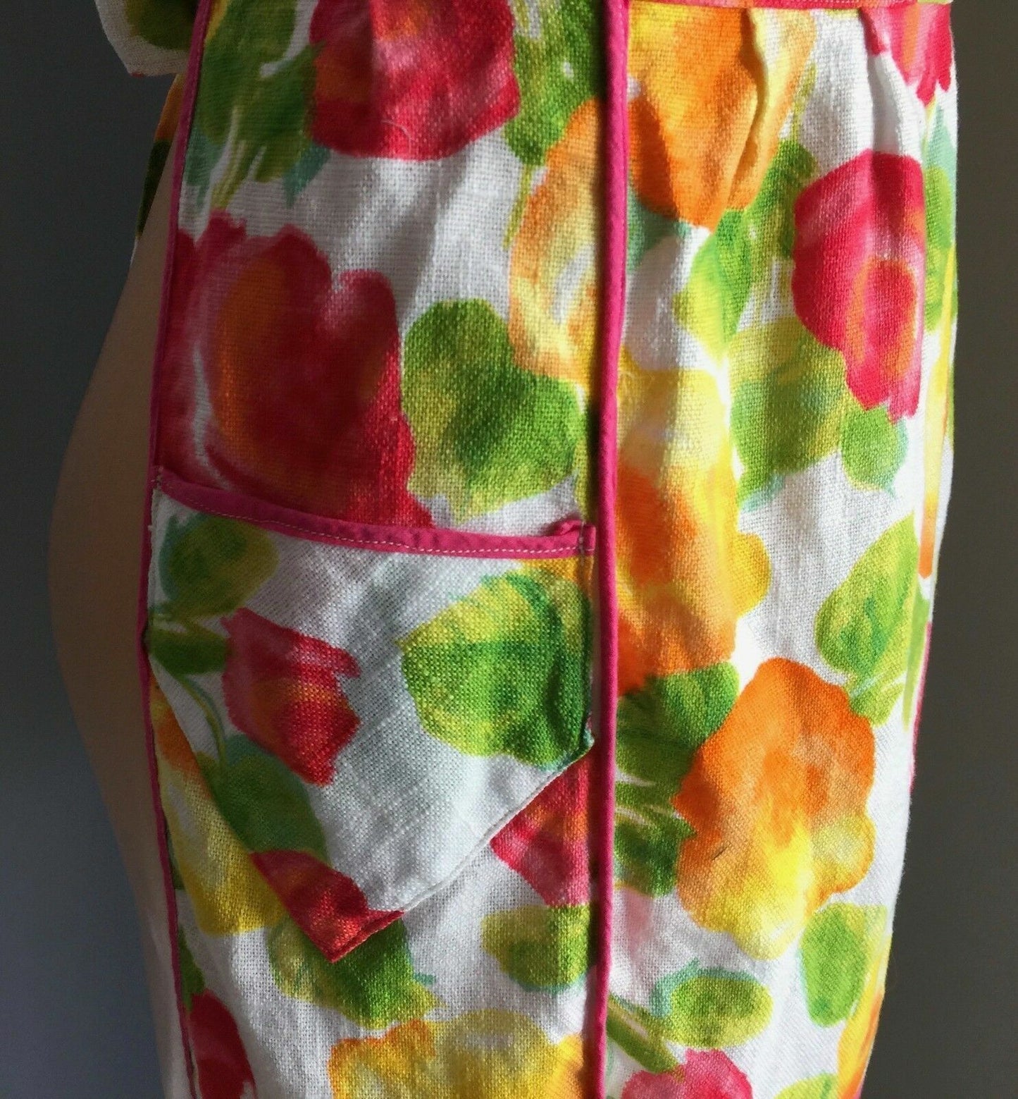 HALF APRON Vintage 1960s Bright Colour Roses 3 Petal Linen Waist Tie Sz 8 10 NEW