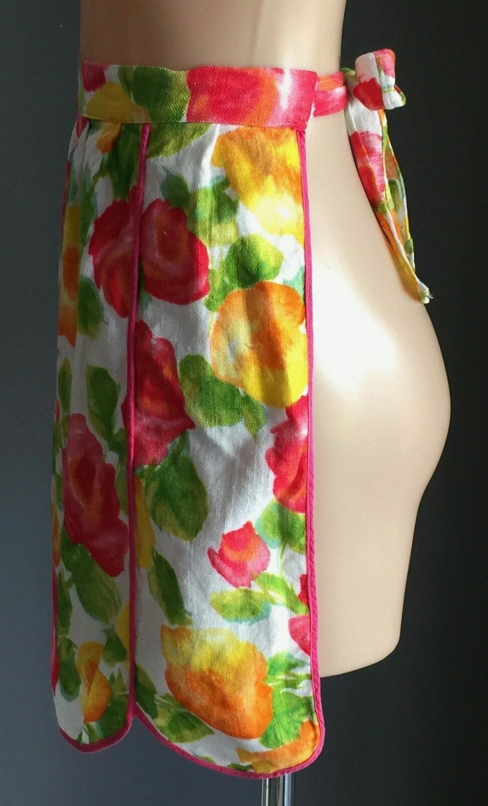 HALF APRON Vintage 1960s Bright Colour Roses 3 Petal Linen Waist Tie Sz 8 10 NEW