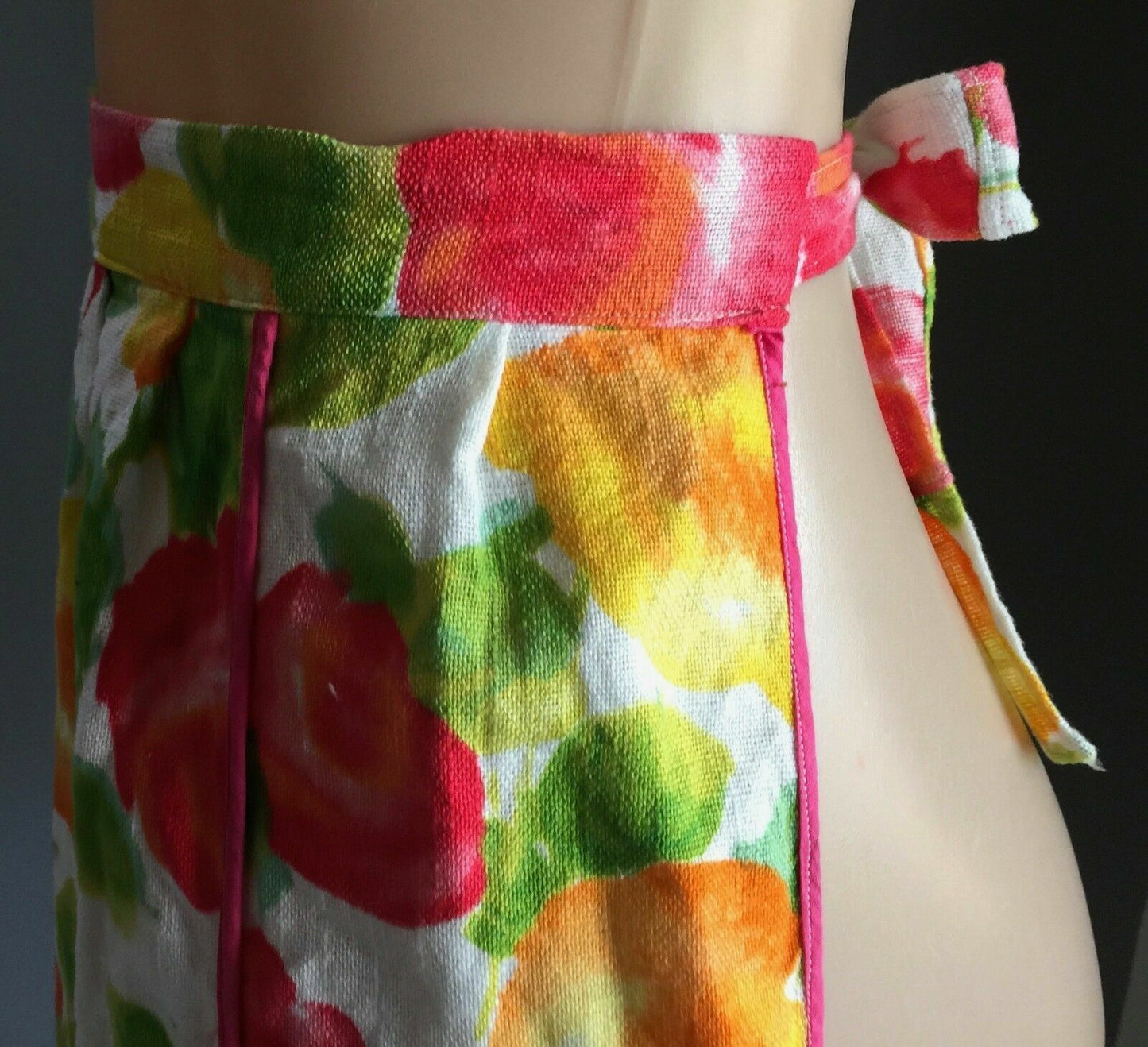 HALF APRON Vintage 1960s Bright Colour Roses 3 Petal Linen Waist Tie Sz 8 10 NEW