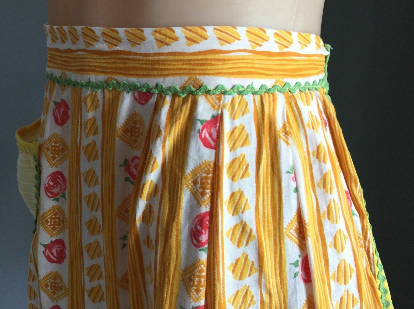 HALF APRON Vintage Yellow Brown Pink Rose Handmade Waist Tie Size 10 1950's 60's