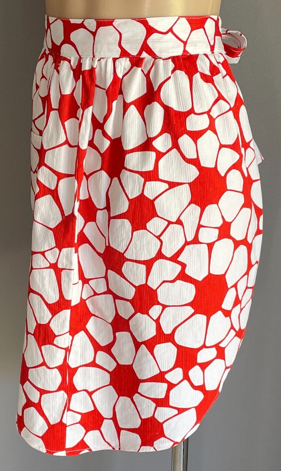 Vintage Kitchen Apron 1980's Red & White Bold Flowers Cotton Size 10 14 Handmade