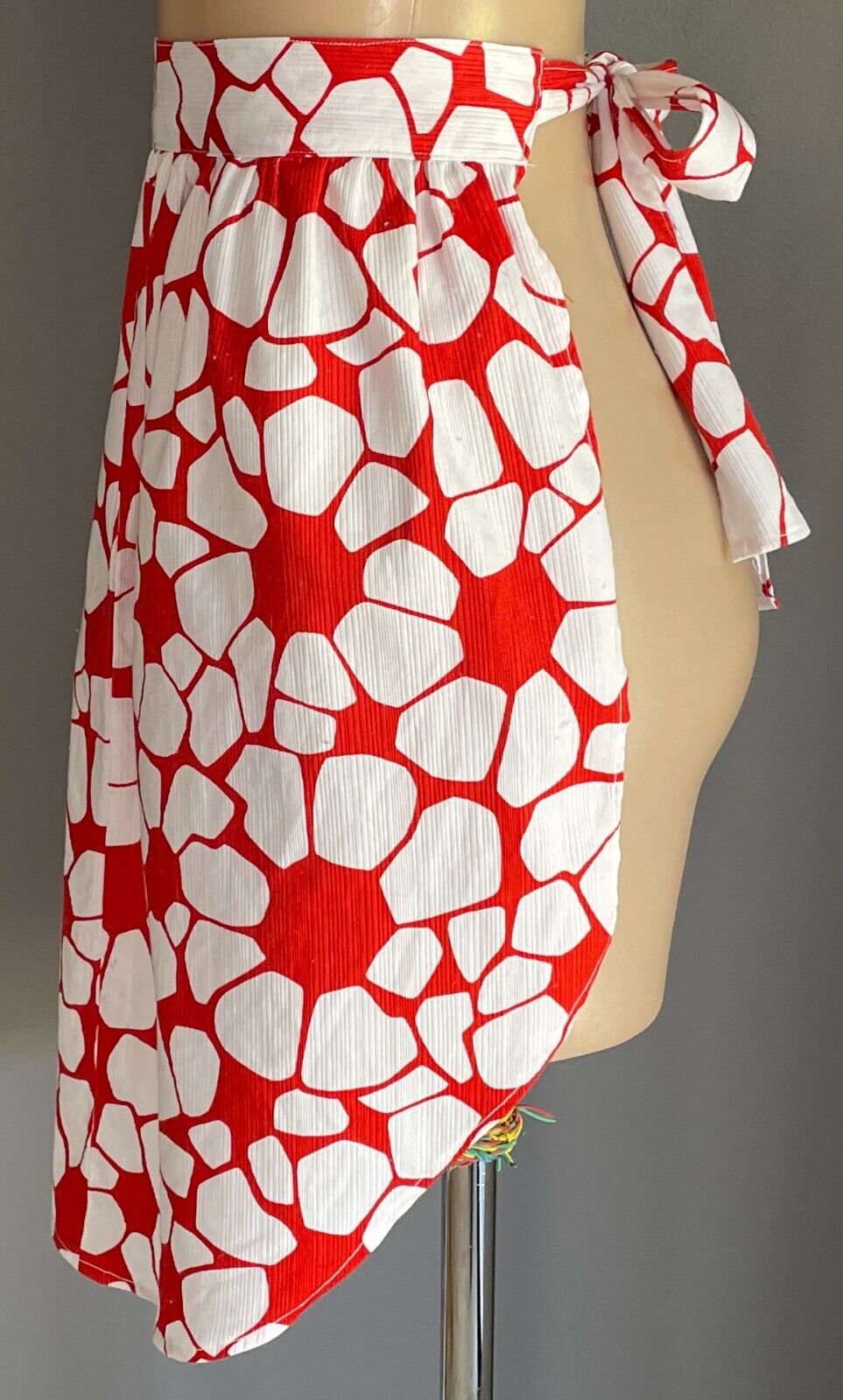Vintage Kitchen Apron 1980's Red & White Bold Flowers Cotton Size 10 14 Handmade
