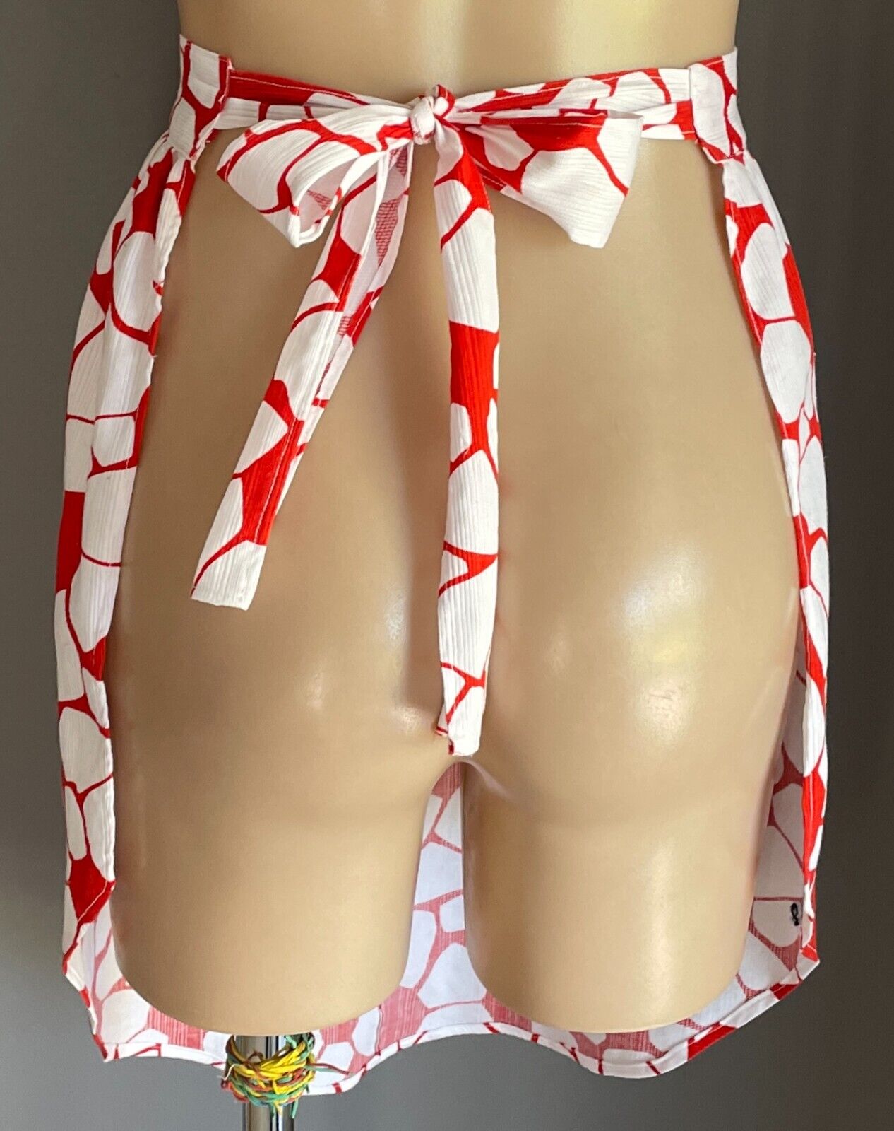 Vintage Kitchen Apron 1980's Red & White Bold Flowers Cotton Size 10 14 Handmade