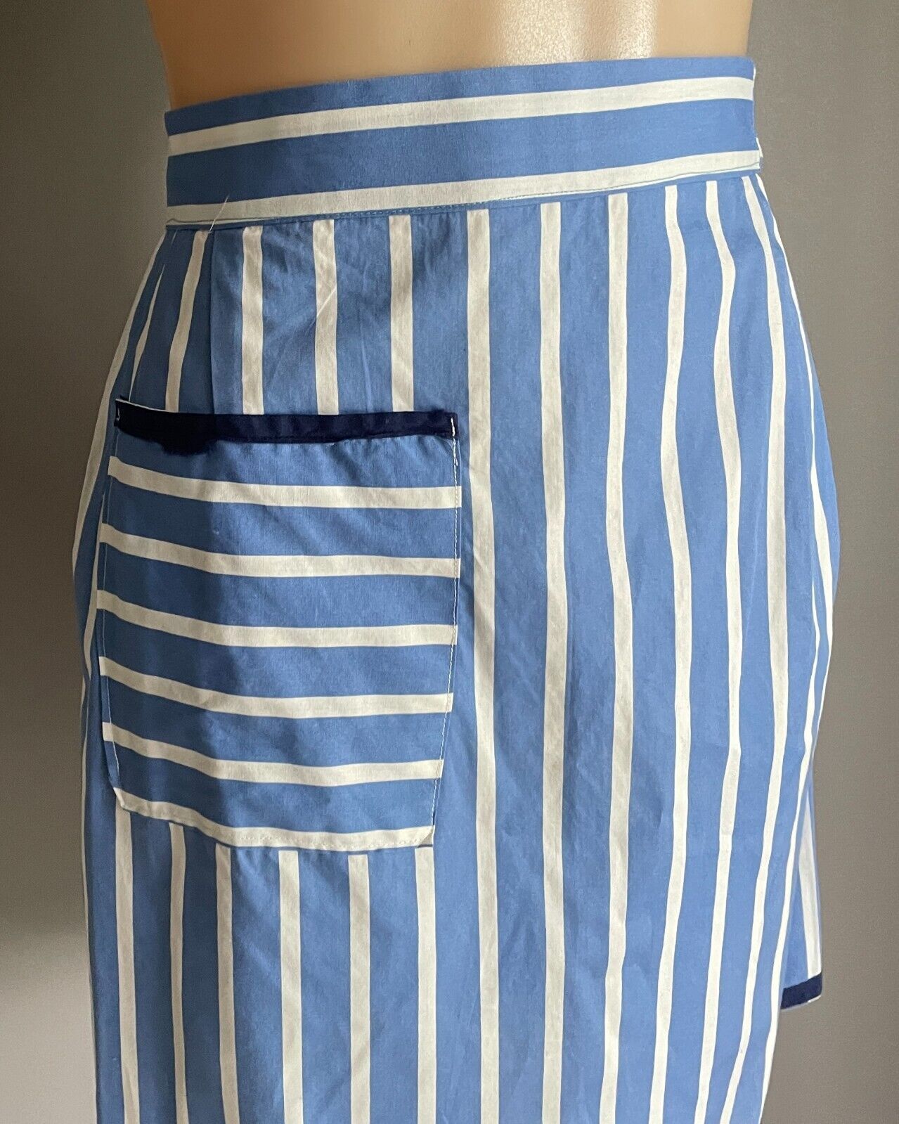 HALF APRON Vintage 1960's Blue White Stripe Waist Tie Size 10 - 12 NEW NOS