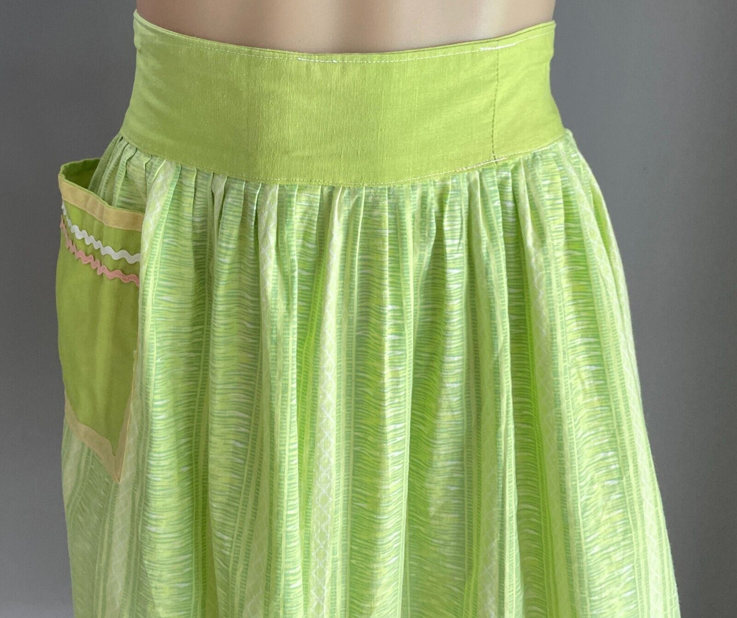 HALF APRON Vintage Lime Green Waist Tie Print Size 10 - 12 Pocket