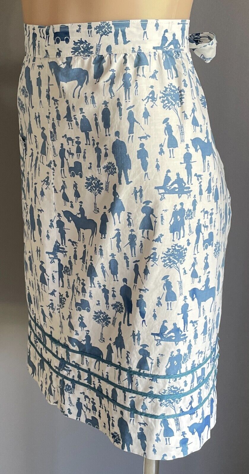 HALF APRON Vintage 1950's White Blue "People" Print Fabric Waist Tie Size 12  14
