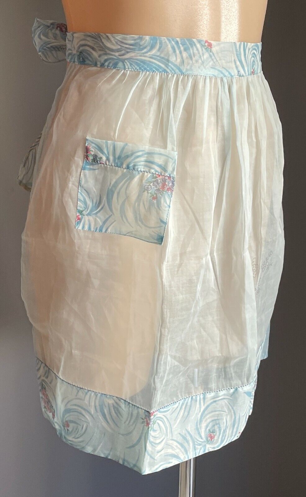 HALF APRON Vintage 1950's Blue Linen Voile Floral Trim Fabric Waist Tie Sz 8 10