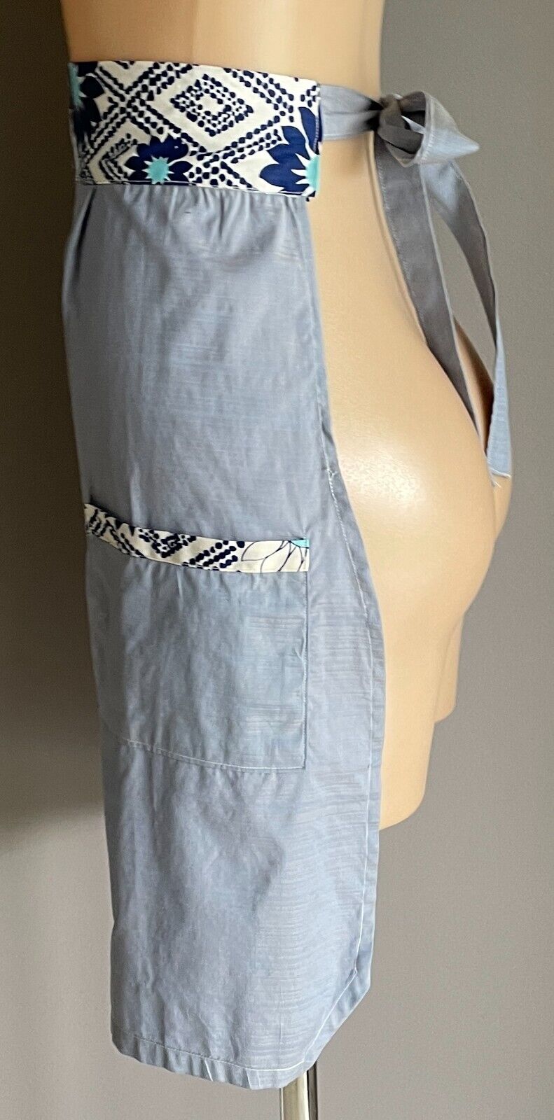 HALF APRON Vintage 1970's Blue White Cotton Waist Tie Sz 10 12 Housewife NEW NOS