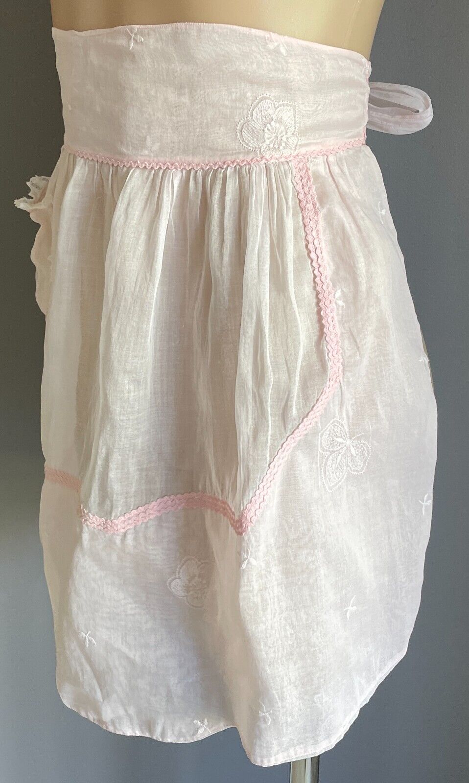 HALF APRON Vintage Baby Pink Waist Tie Floral Print Heart Pocket Sz 8 10 12