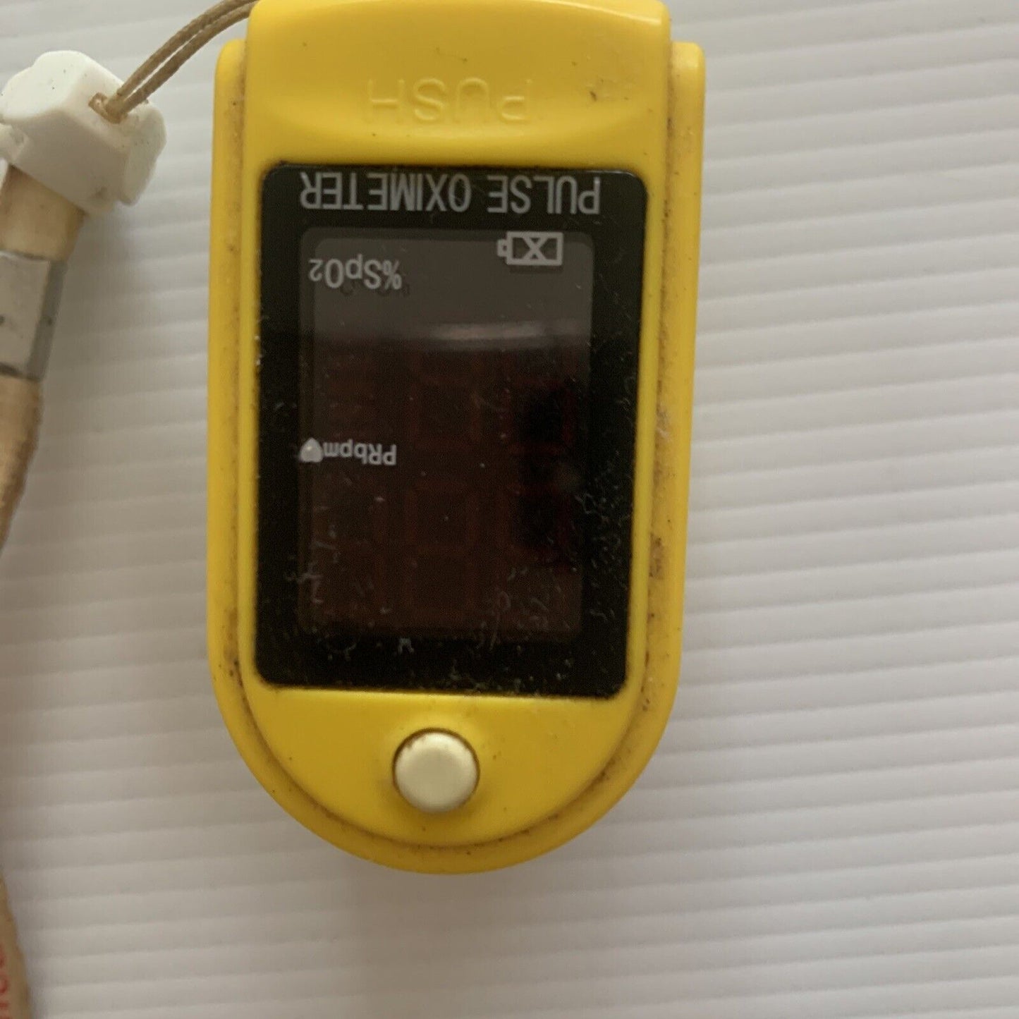 C20 Fingertip Pulse Oximeter Can Add Lanyard Yellow