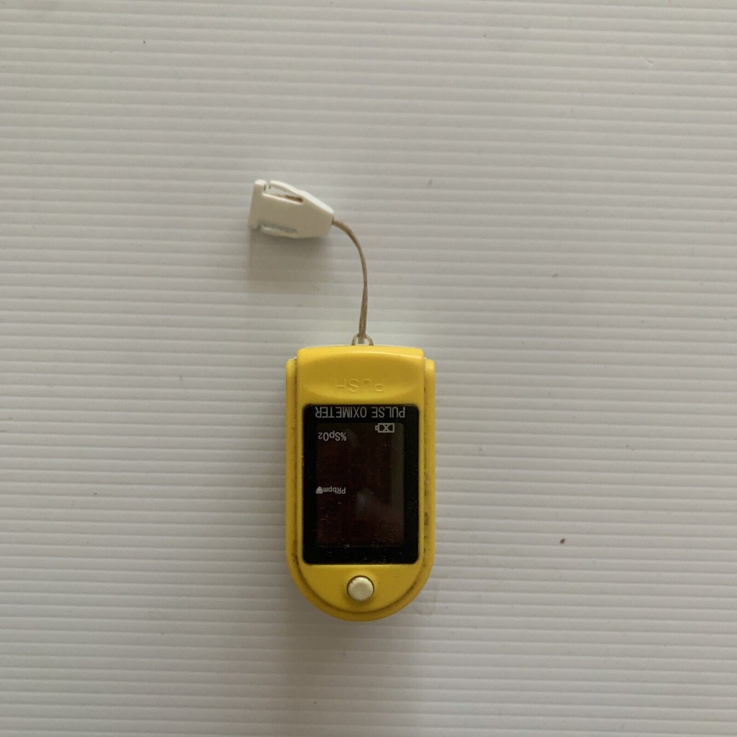 C20 Fingertip Pulse Oximeter Can Add Lanyard Yellow