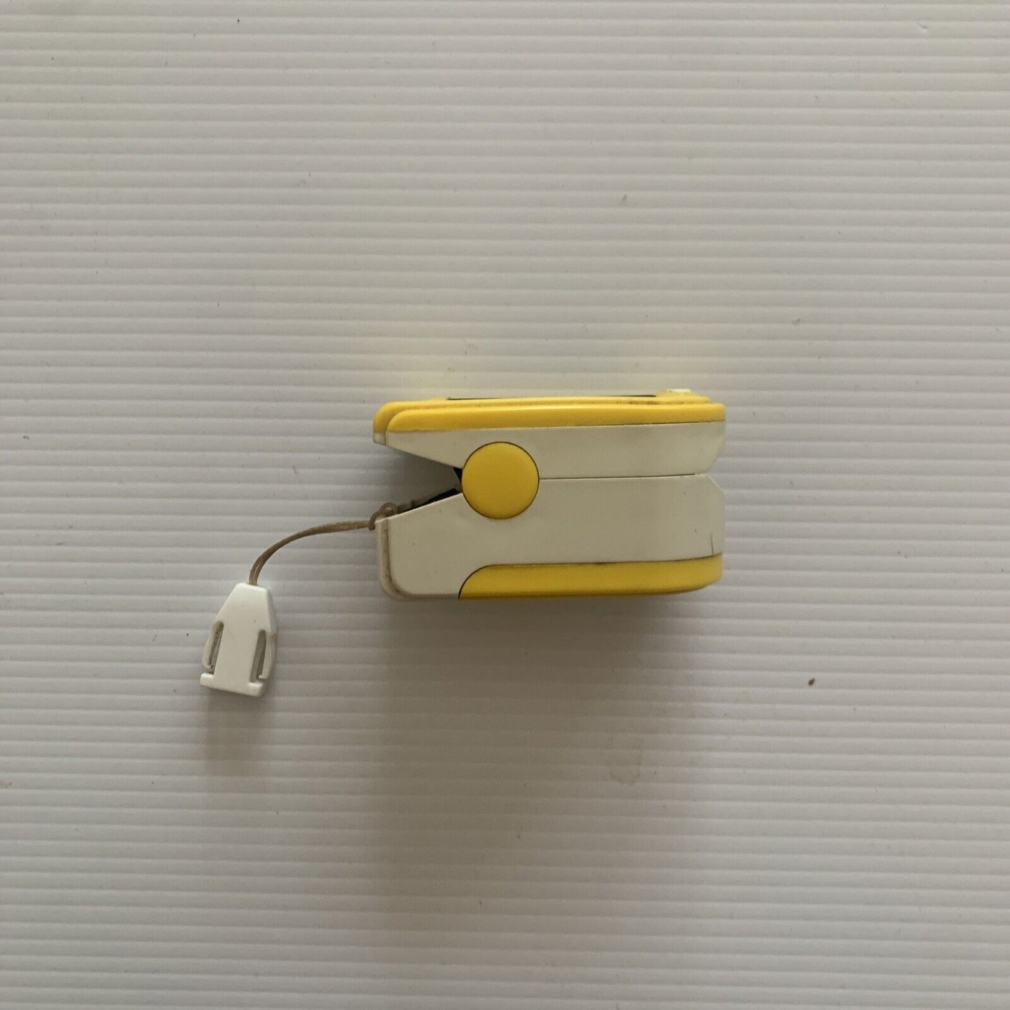 C20 Fingertip Pulse Oximeter Can Add Lanyard Yellow