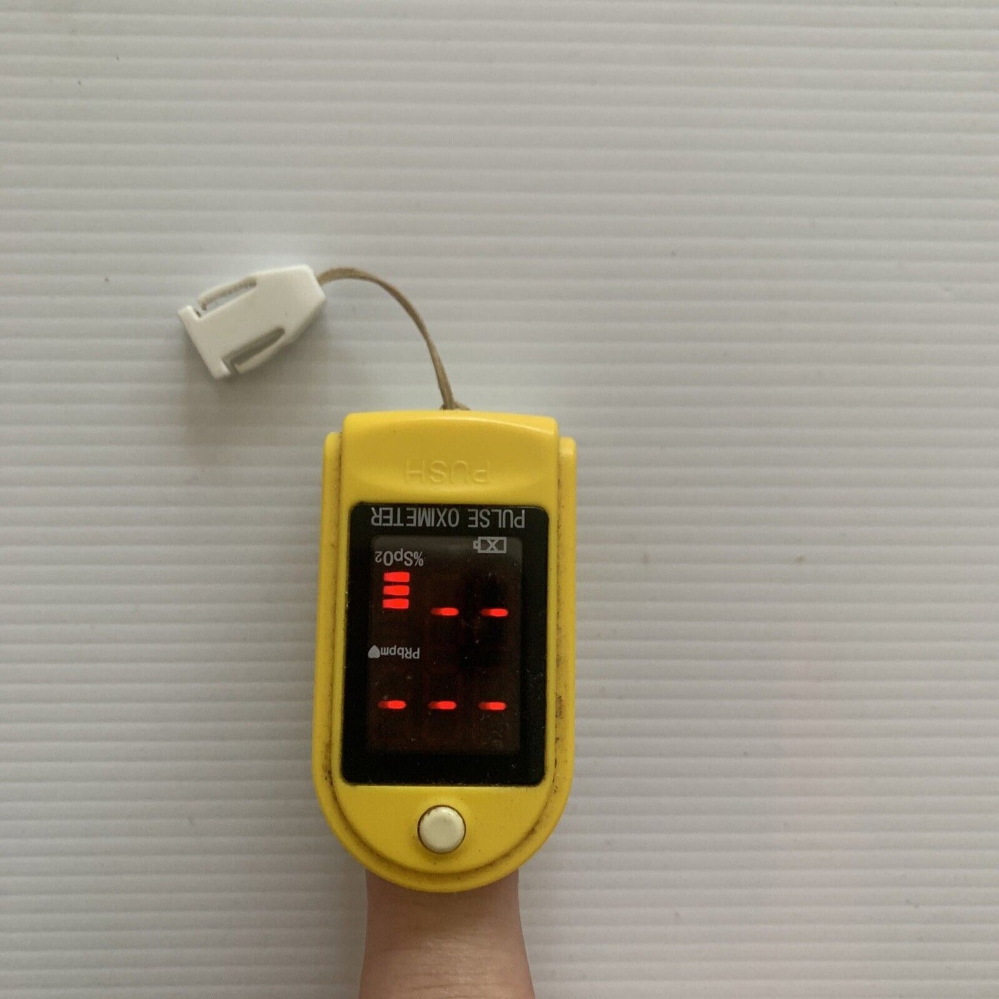 C20 Fingertip Pulse Oximeter Can Add Lanyard Yellow