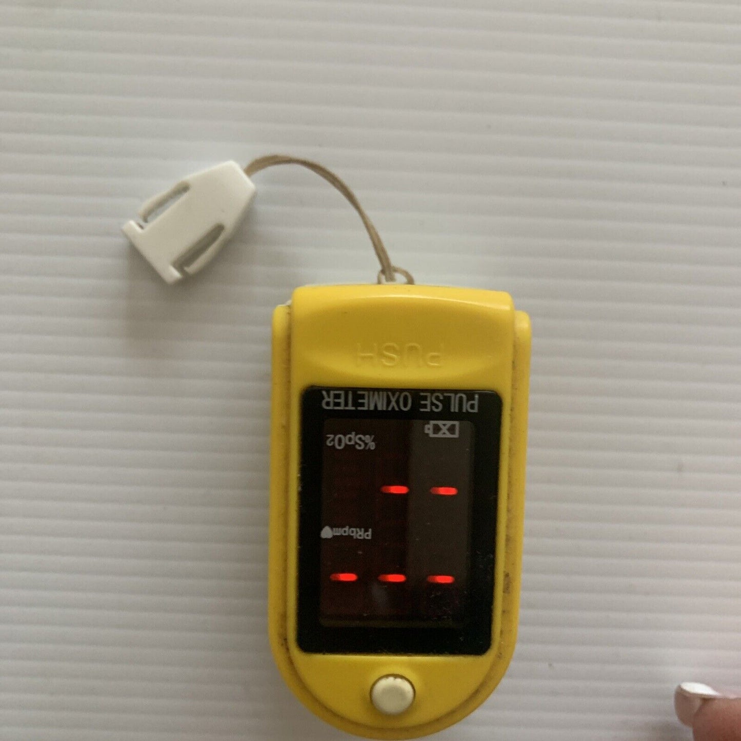 C20 Fingertip Pulse Oximeter Can Add Lanyard Yellow