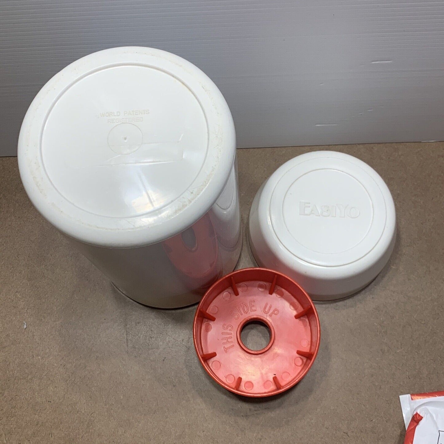 EASIYO YOGURT MAKER White Container W Lid & Red Insert Yoghurt