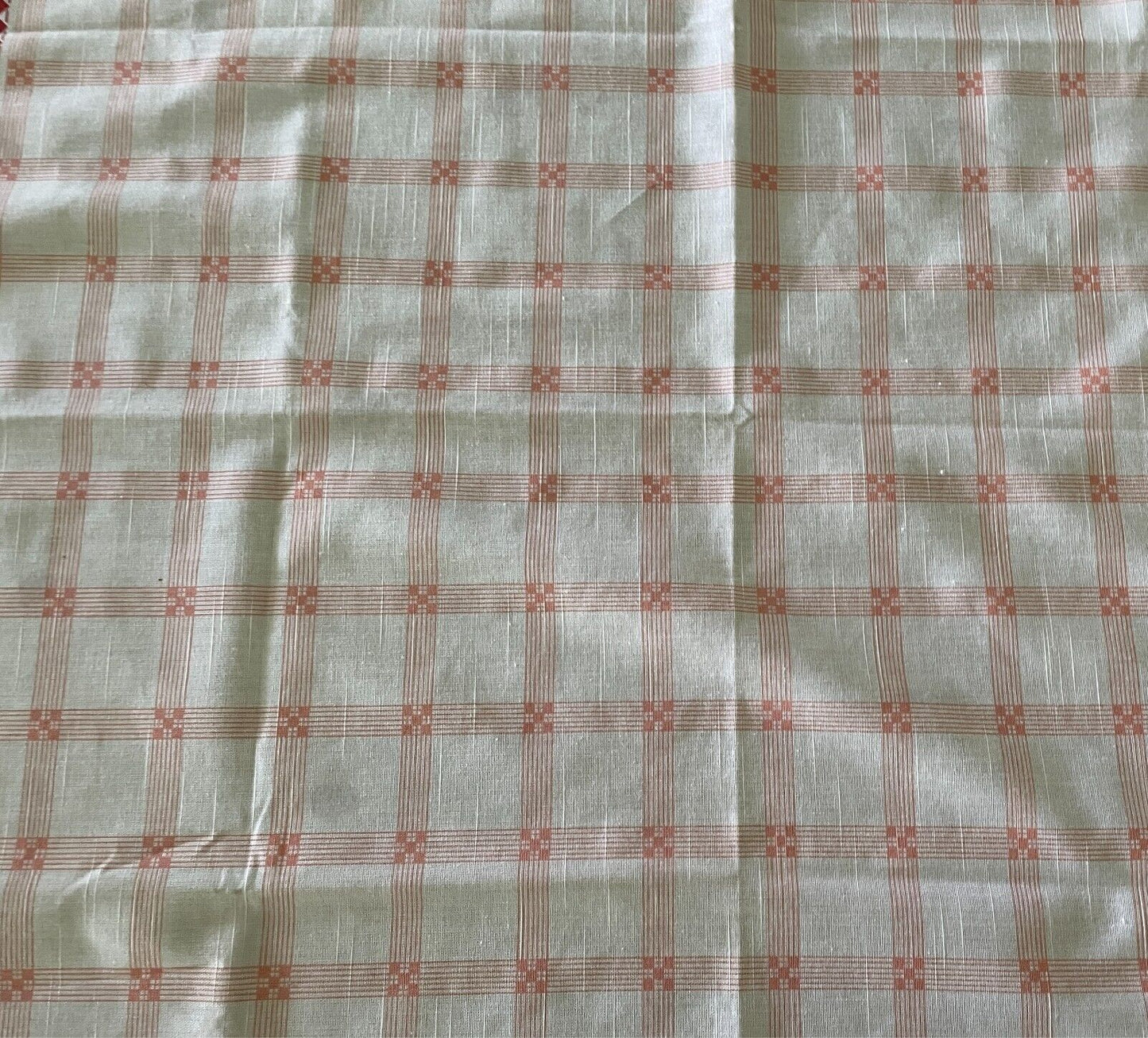 TABLE CLOTH Supper 1960s White Orange Rust Scalloped Border 77cm Square Small