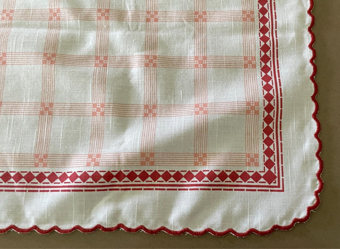 TABLE CLOTH Supper 1960s White Orange Rust Scalloped Border 77cm Square Small