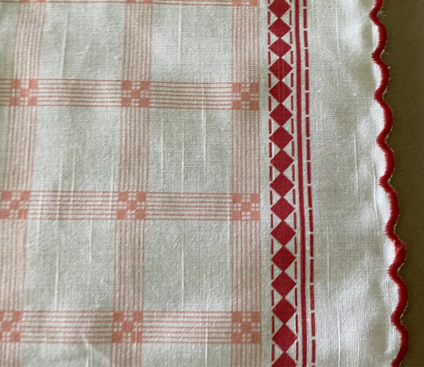 TABLE CLOTH Supper 1960s White Orange Rust Scalloped Border 77cm Square Small