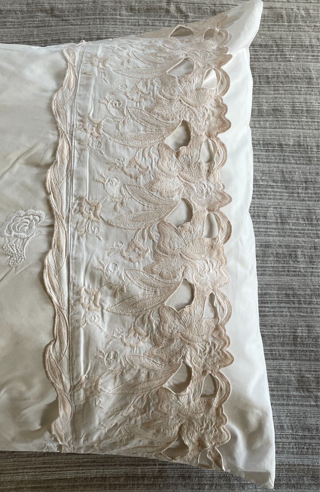 1 x Vintage White Beige Pillowcase Embroidered Cut Lace Detailing 50x67cm 1970s
